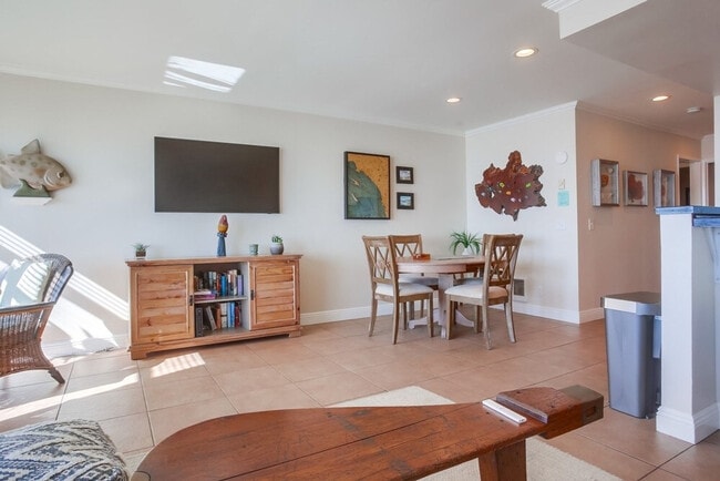 Building Photo - 190 Del Mar Shores Terrace