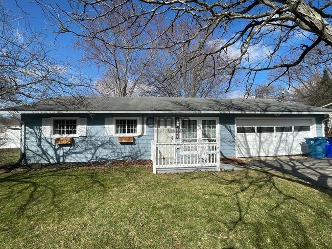 Building Photo - 635 Yacavona St