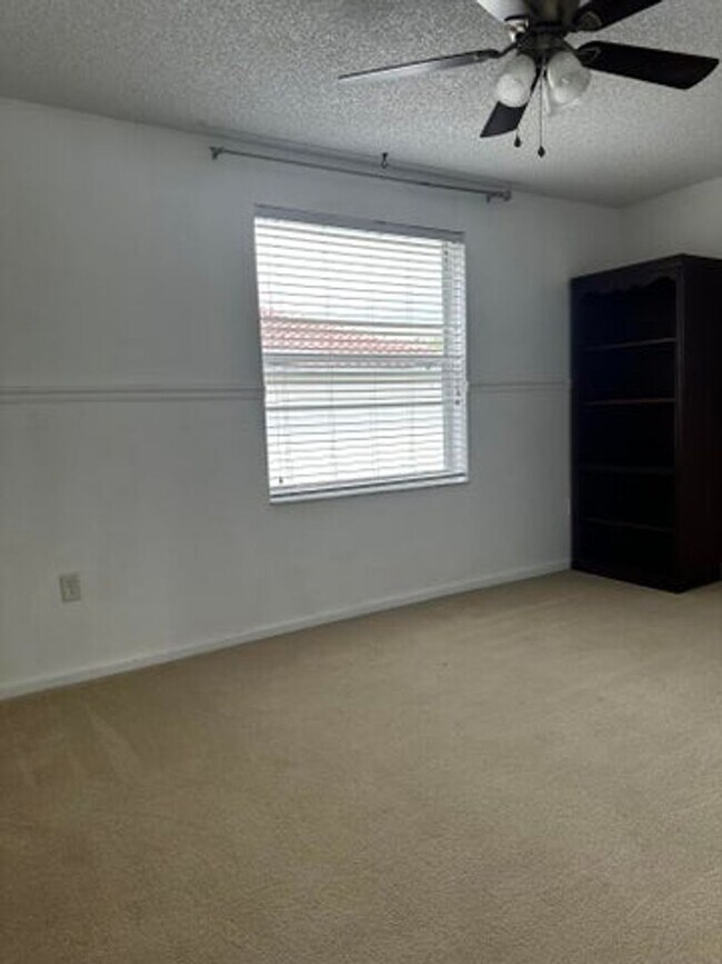 Foto del edificio - 9754 Scribner Ln