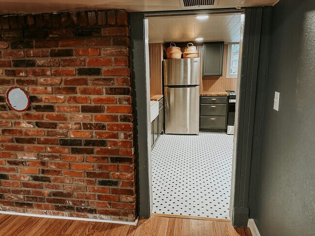 Building Photo - 739 East High Street, Unit B
