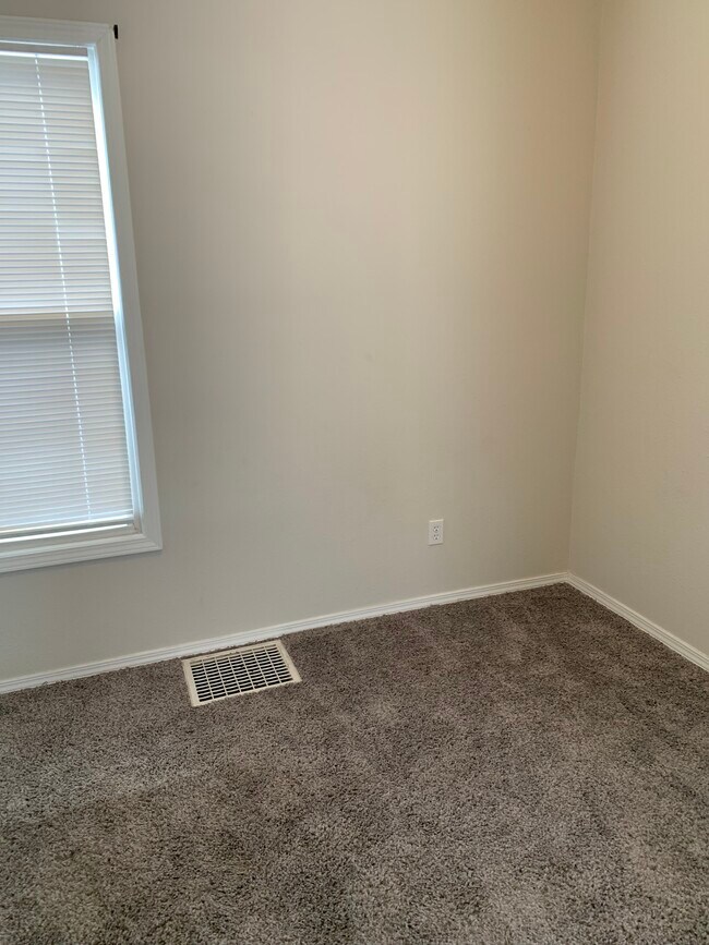 1803 Mallory St SW, Cedar Rapids, IA 52404 House Rental in Cedar