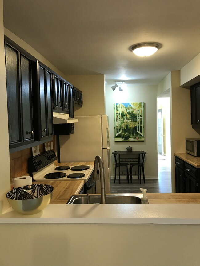 Foto del edificio - 80 Meadowlark Dr