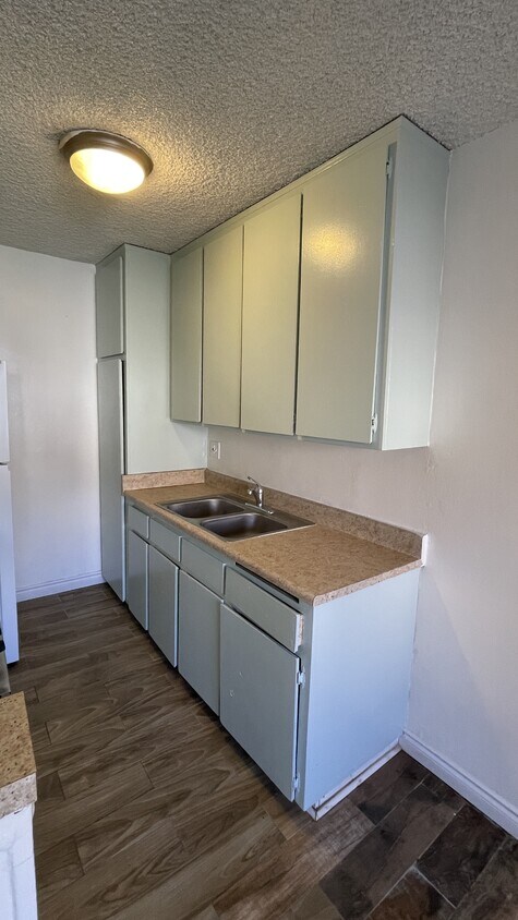 Foto principal - 7702 Chapman Ave