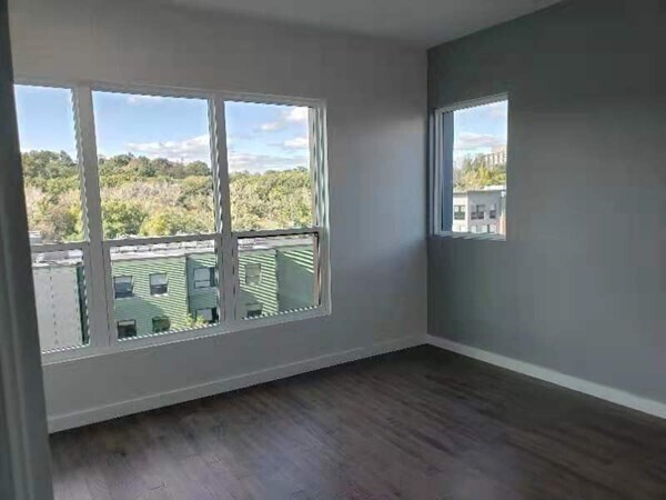 Foto del edificio - 119-141 Hyde Park Ave-