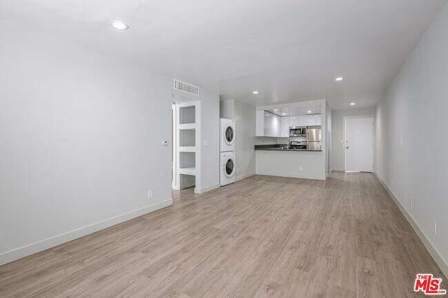 Foto del edificio - 1535 N Kenmore Ave