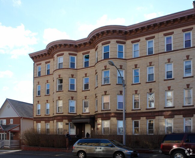 Building Photo - 294 Elm St
