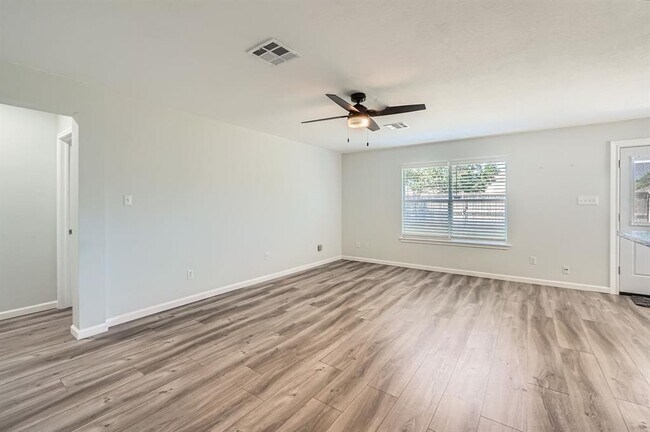 Building Photo - 305 Bird Dog Bend