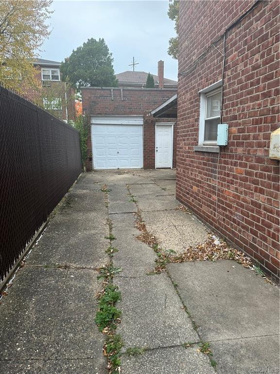 Foto del edificio - 2917 Schurz Ave