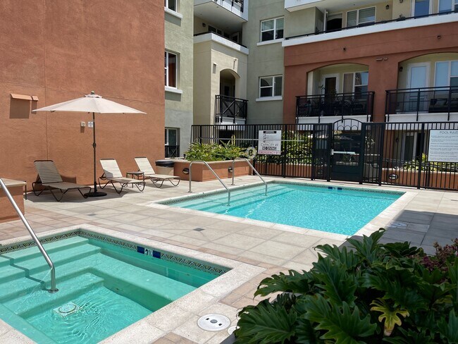 Building Photo - 3650 5th Ave