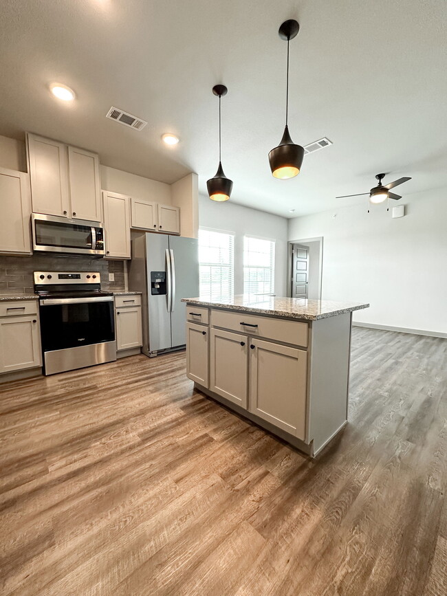 Building Photo - 3753 Easterly Ave