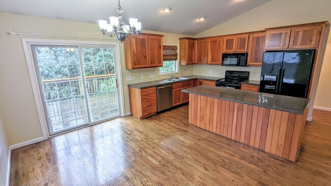 Building Photo - 2/2 Home with Office/Bath/Closet