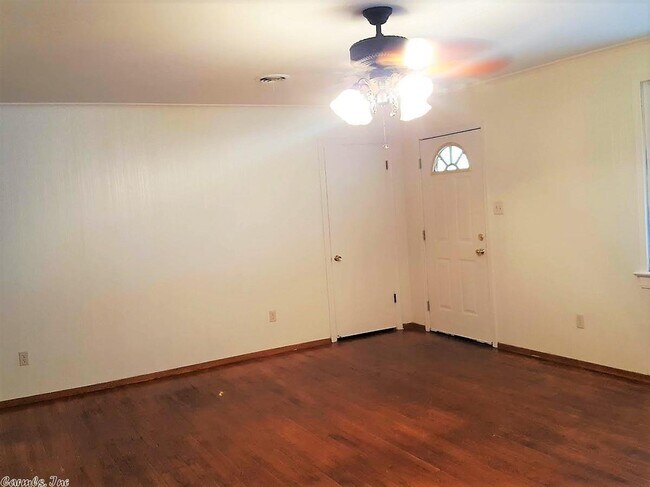 Building Photo - 3111 Tulip St