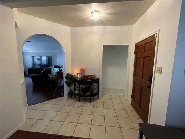 Foto del edificio - 14323 Cypress Ridge Dr