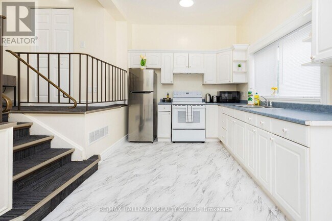 Photo du bâtiment - 456 Bronson Ave