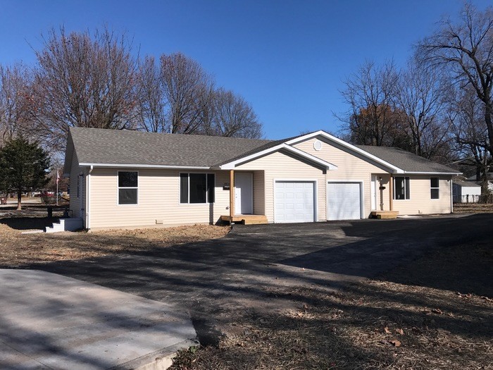 Primary Photo - New 3 bed/1 bath duplex for rent!