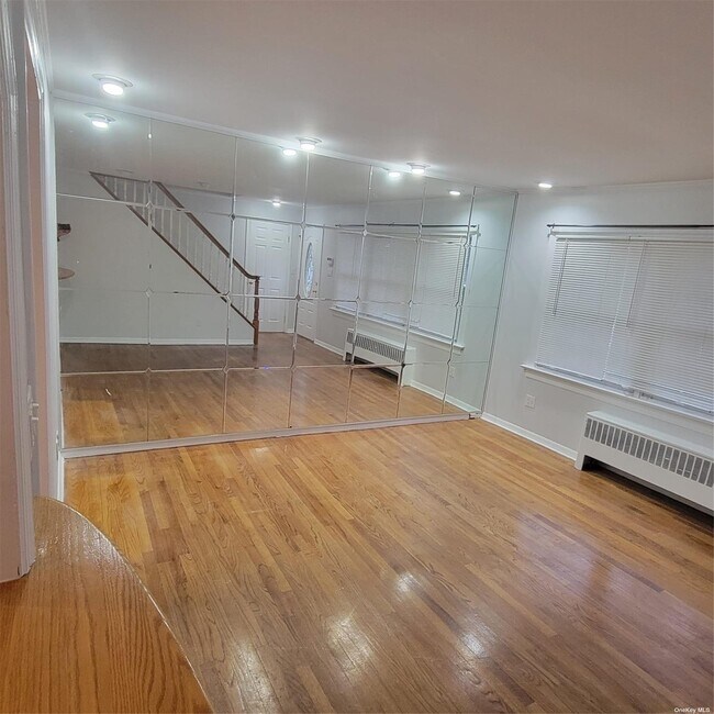 Foto del edificio - 619 Willis St