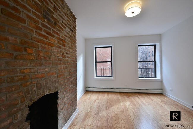 Building Photo - 498 6th Ave