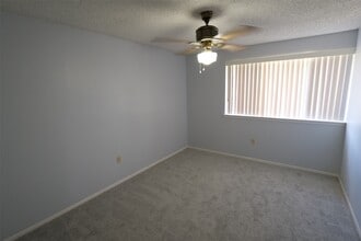 Building Photo - 19403 Long Lake Dr