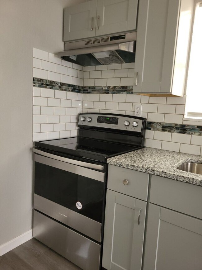 Foto del edificio - 1/1 rear apartment ready for move-in WITH ...