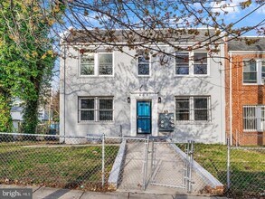 Building Photo - 405 34th St SE
