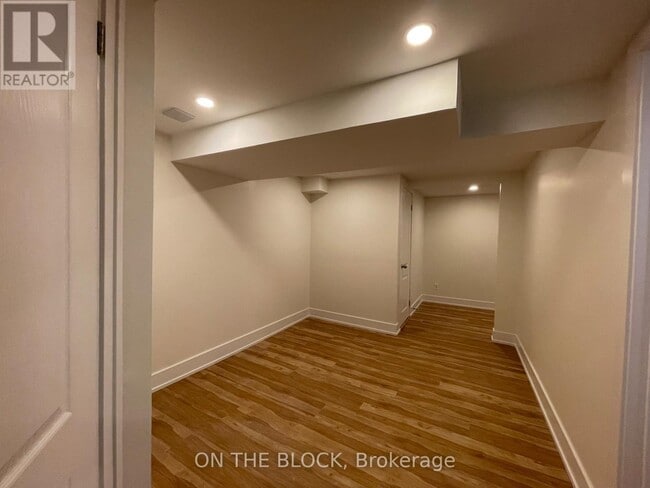 Building Photo - 2BR BASEMNT - 954 TIMMINS GDNS Gdns
