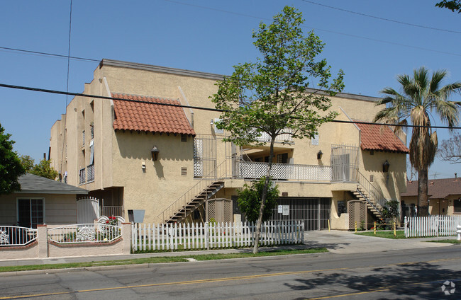 Flower Street Apartaments - Flower Street Apartments