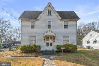 Building Photo - 923 N Main St