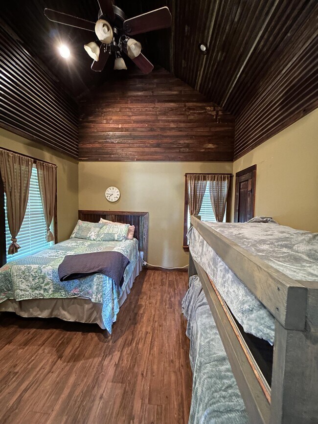 Foto del edificio - 2477 County Rd 2723
