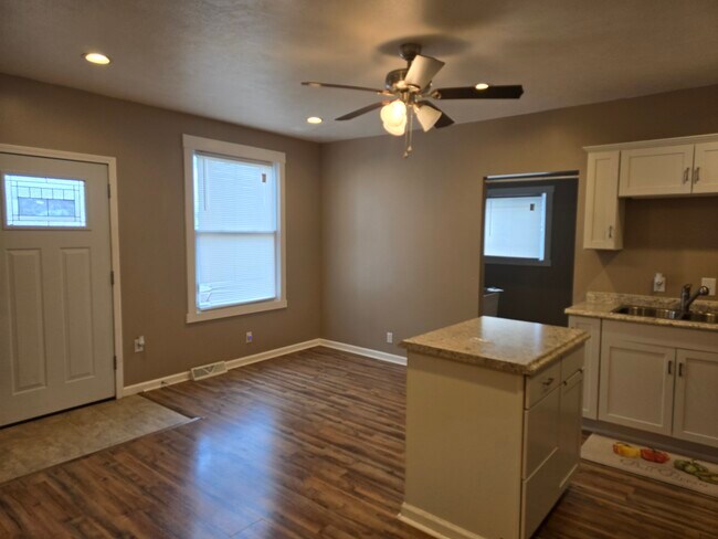 Foto del edificio - 633 Bessemer Ave