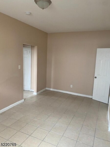 Building Photo - 561 Bond St