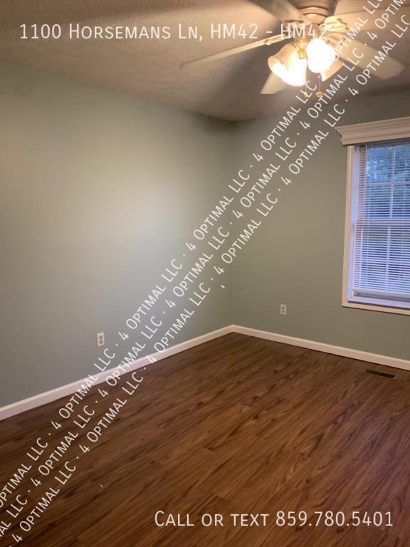 Building Photo - 1100 Horsemans Ln