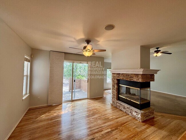 Building Photo - 15605 Coquina Dr