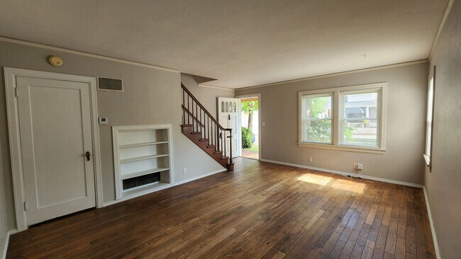 Foto del edificio - Charming 2 bed, 1 bath Townhome -  ASK ABO...