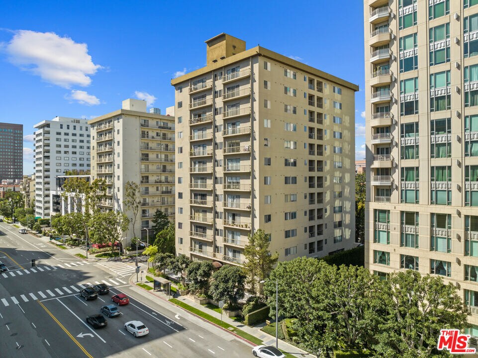 Foto principal - 10747 Wilshire Blvd