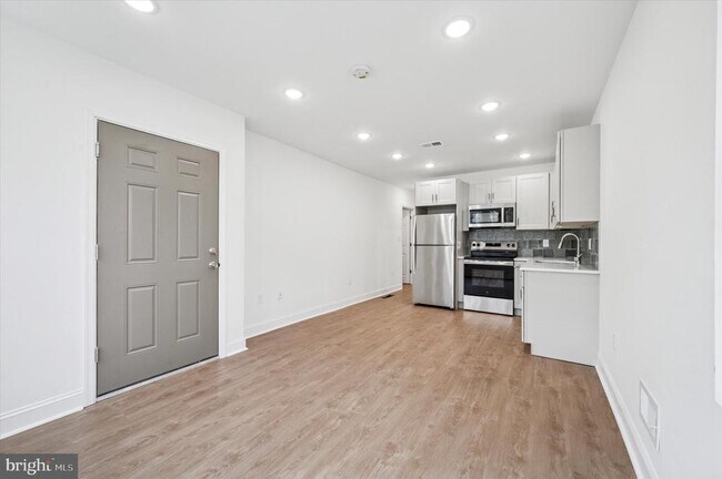 Building Photo - 2534 S 61st St