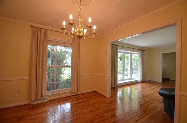 Building Photo - 653 Pawley Rd