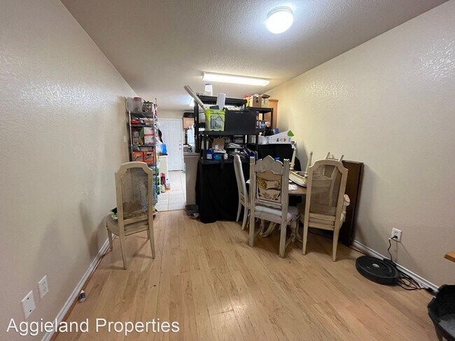 Building Photo - 3 br, 3 bath House - 920 Willow Pond St
