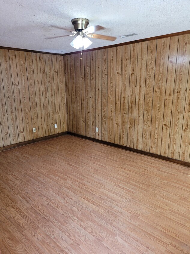 Primary Photo - 113 Oak St