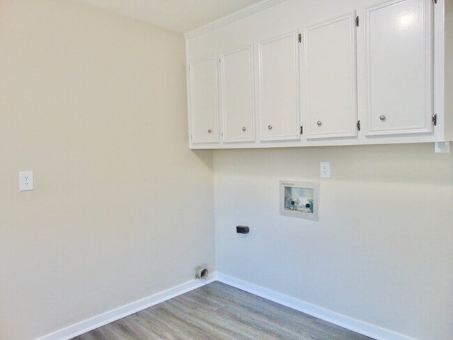 Building Photo - 523 Rusk Dr