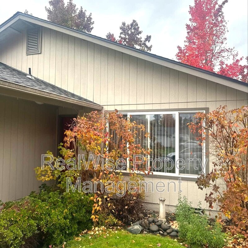 Primary Photo - 2210 SW Bridge St