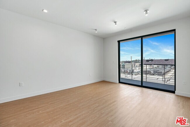 Foto del edificio - 3688 Overland Ave