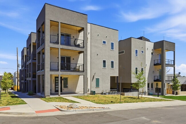 $2,745.95, 2-bed, 2.5 bath, located in Denver with a Rooftop Patio - $2,745.95, 2-bed, 2.5 bath, located in Denver with a Rooftop Patio Apartment