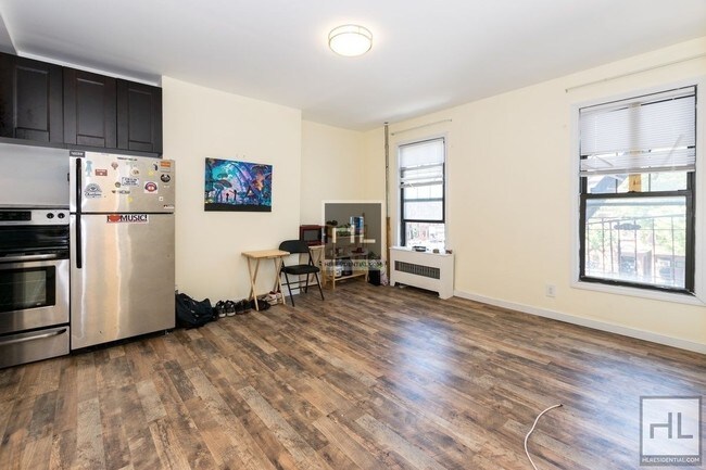 Building Photo - 202-209 9th St