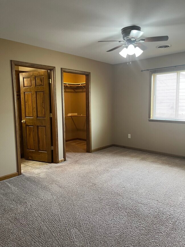 Foto del edificio - 940 E Wisconsin St