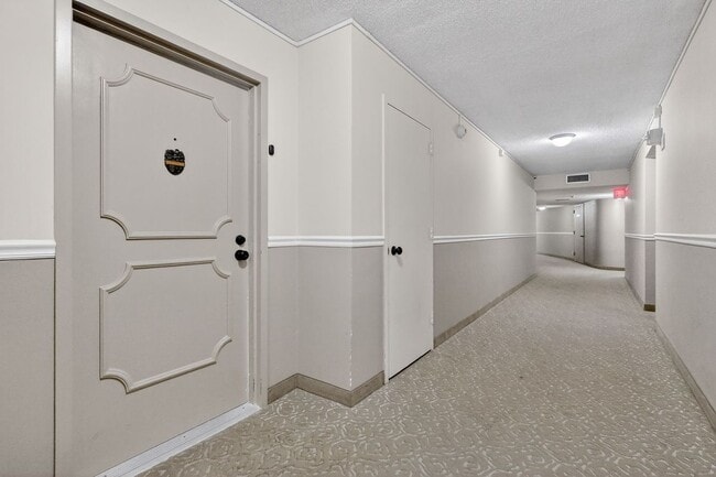 Building Photo - 100 Golden Isles Dr