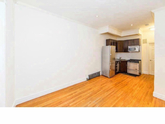 Foto del edificio - 409 E 81st St