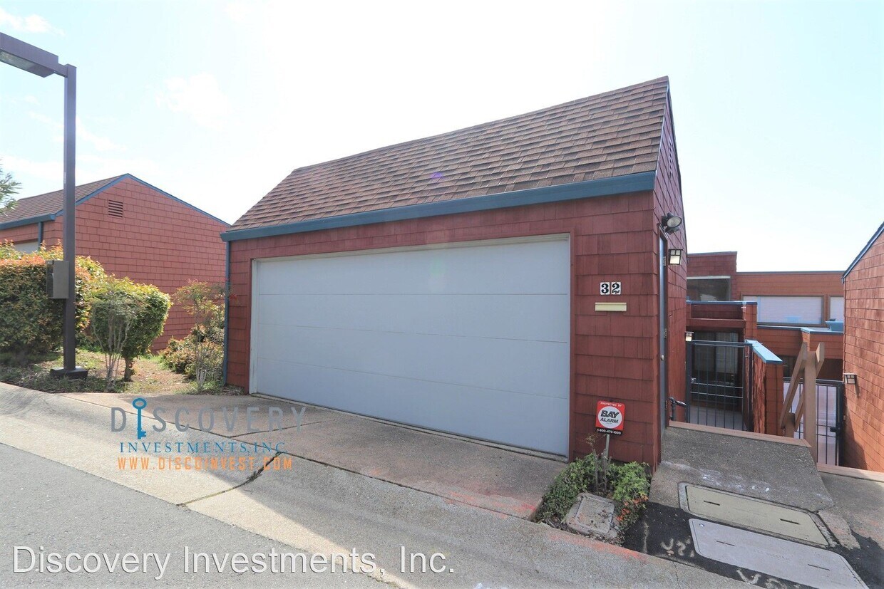 Primary Photo - 3 br, 3 bath House - 32 Sereno Circle