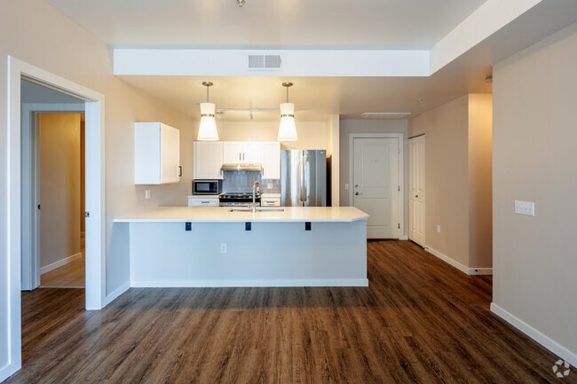 3BR, 2BA - 1160SF - Prospect on Central