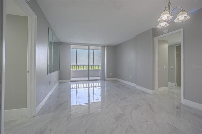Foto del edificio - 2333 Feather Sound Dr