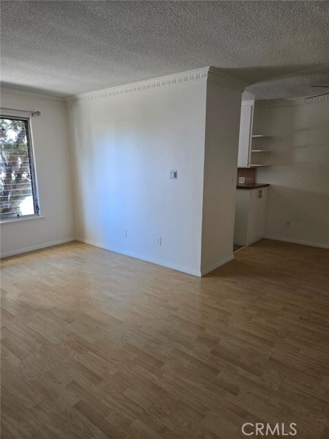 Foto del edificio - 1735 Winona Blvd